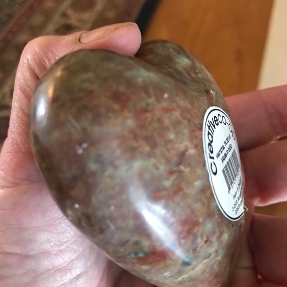 Soapstone heart shaped paperweight - Picture 12 of 12